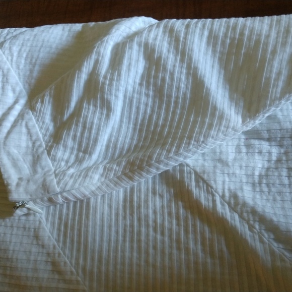 Ann Taylor - Picture 4 of 6